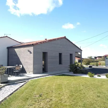 De La Bultiere 4 Etoiles Ouvert A L'annee Entre Montaigu Et Les Herbiers Holiday home